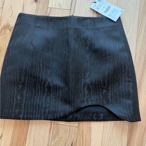 Zara Black subtle wood print skirt! Size Medium!